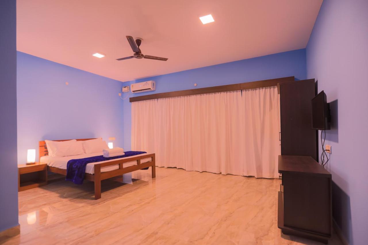 Pinnacle Mist , Road Calangute